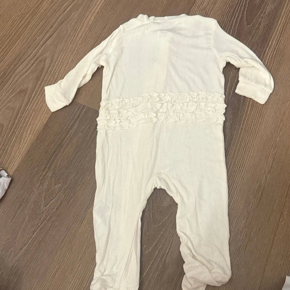 NWOT Milkberry white heart ribbed ruffle bamboo viscose footie